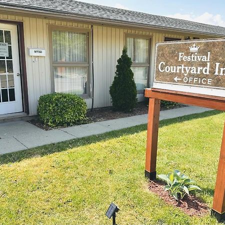 Festival Courtyard Inn ストラトフォード エクステリア 写真