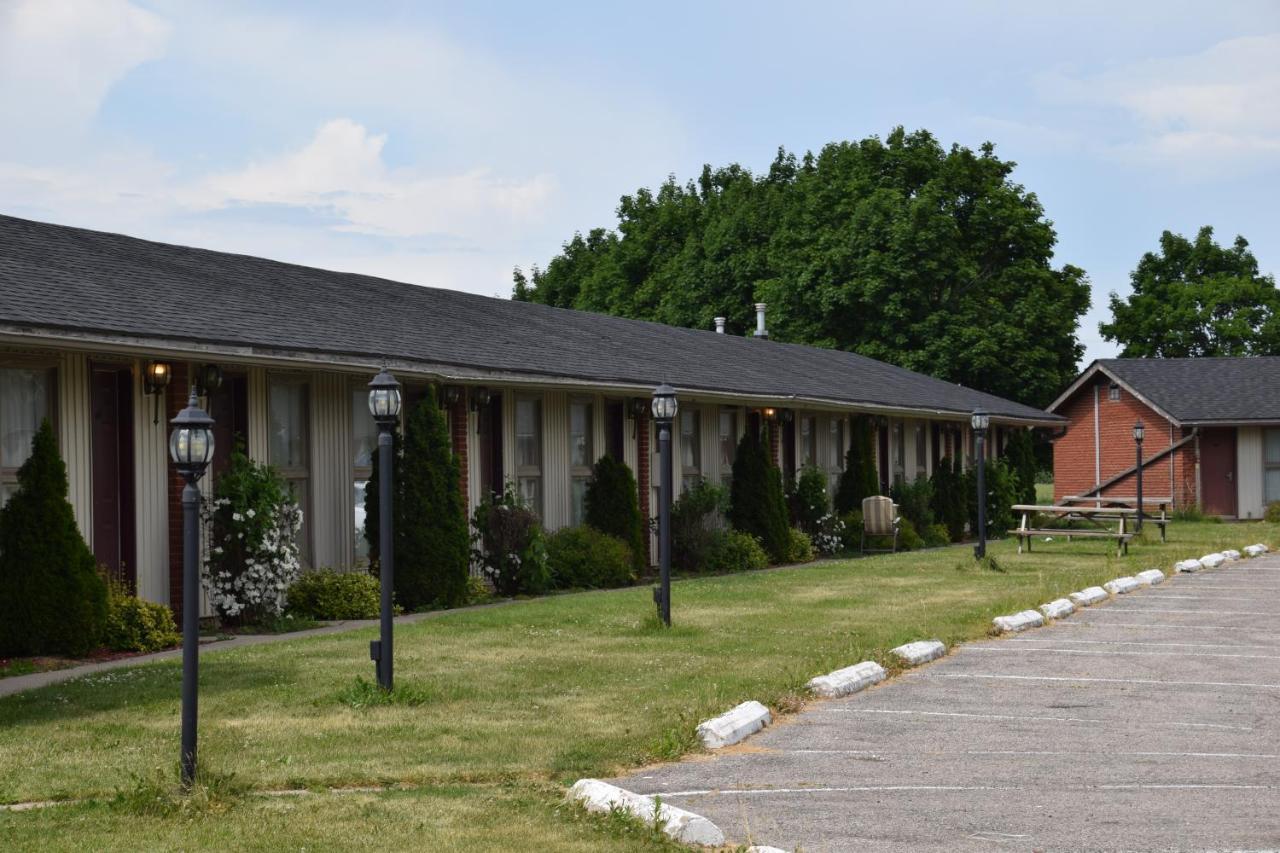 Festival Courtyard Inn ストラトフォード エクステリア 写真