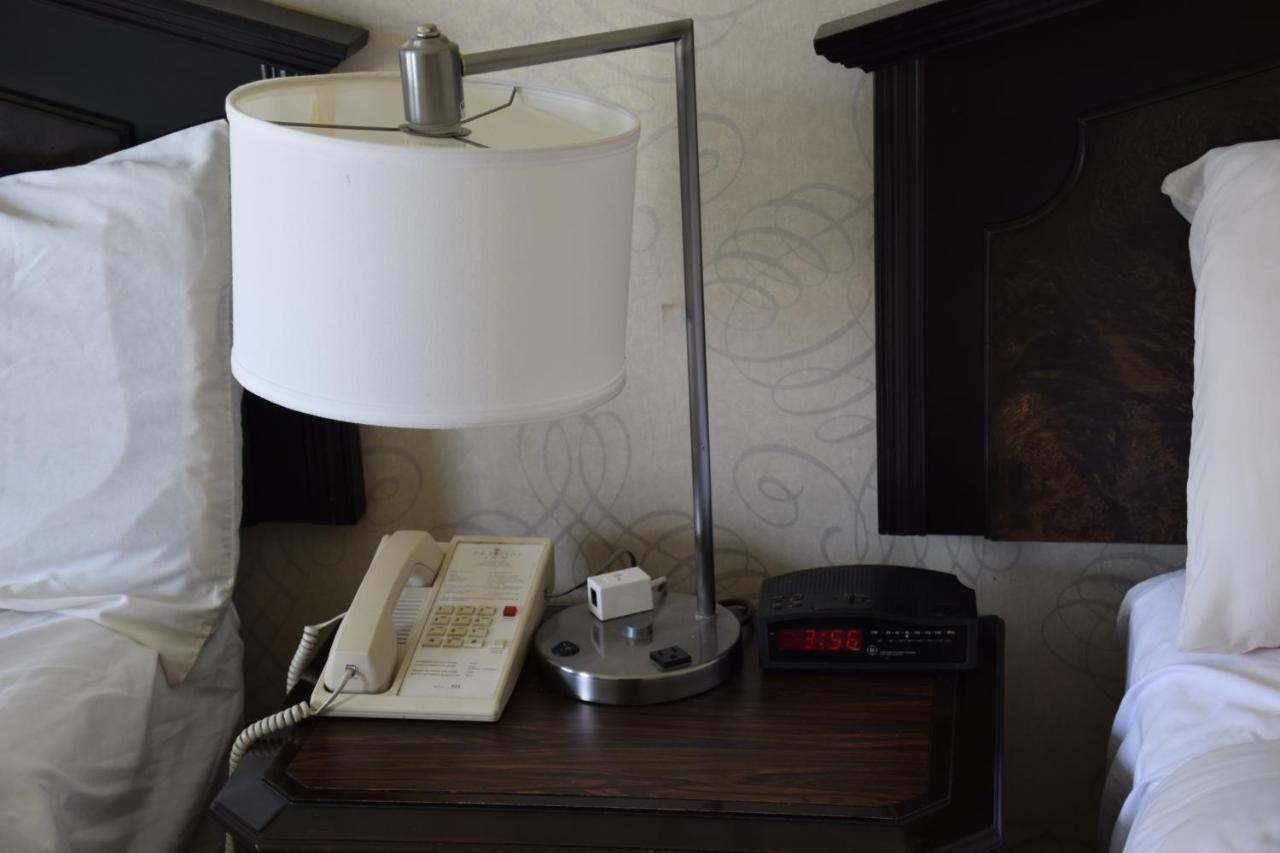 Festival Courtyard Inn ストラトフォード エクステリア 写真