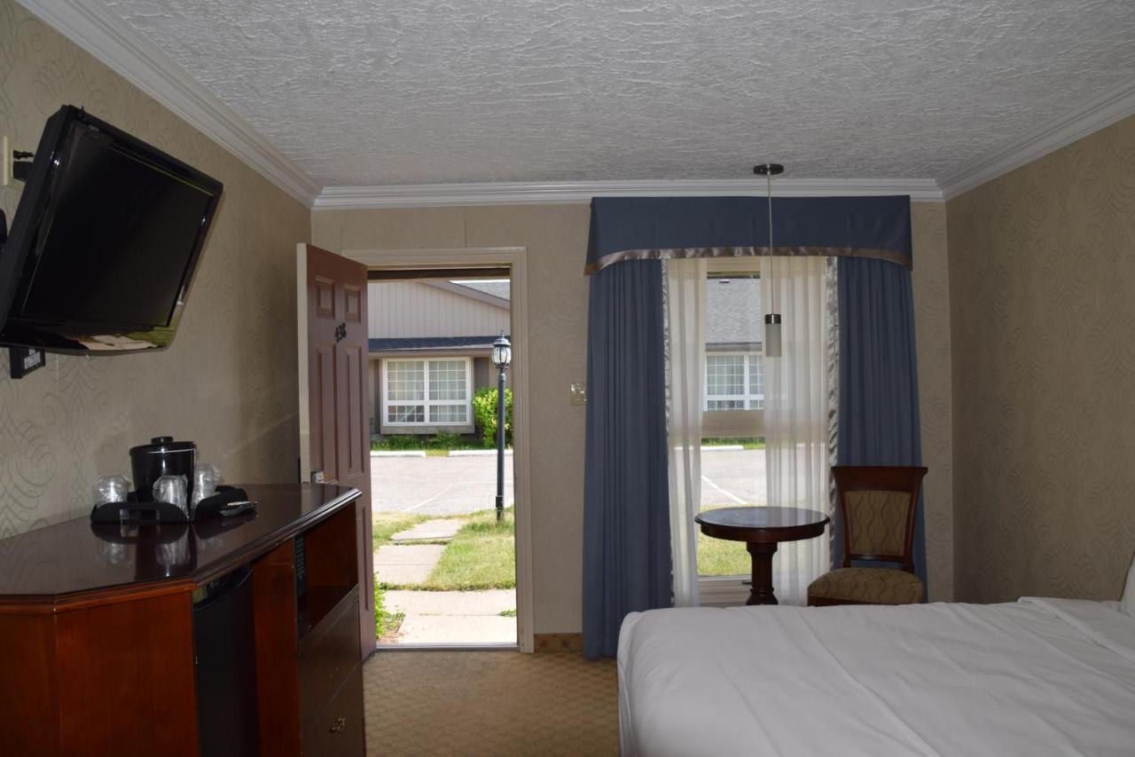 Festival Courtyard Inn ストラトフォード エクステリア 写真