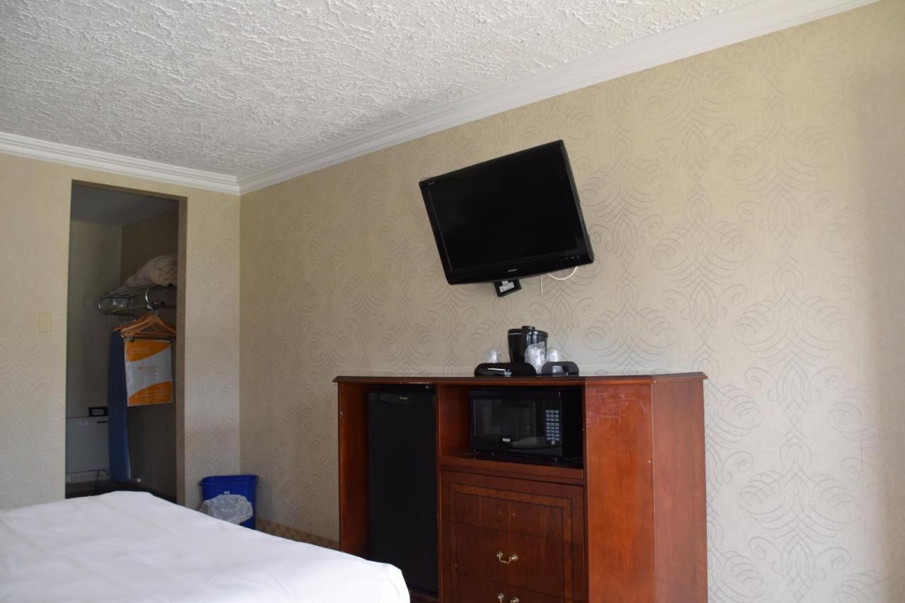 Festival Courtyard Inn ストラトフォード エクステリア 写真