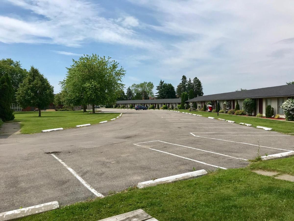 Festival Courtyard Inn ストラトフォード エクステリア 写真
